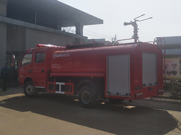 東風5噸消防灑水車